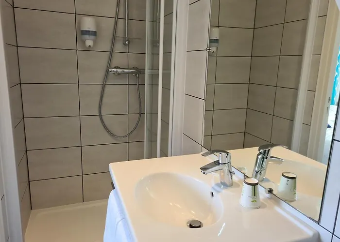 Отель Bellevue Шамбон-сюр-Лак